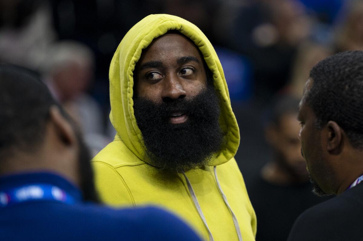 James Harden menonton dari pinggir lapangan saat pertandingan antara Philadelphia 76ers dan Portland Trail Blazers.