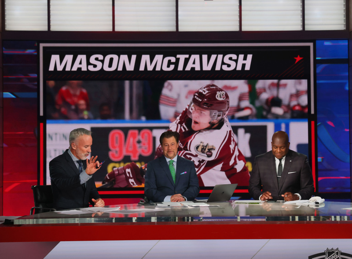 With the third pick in the NHL draft, the Ducks chose Mason McTavish, as revealed above on the NHL Network.