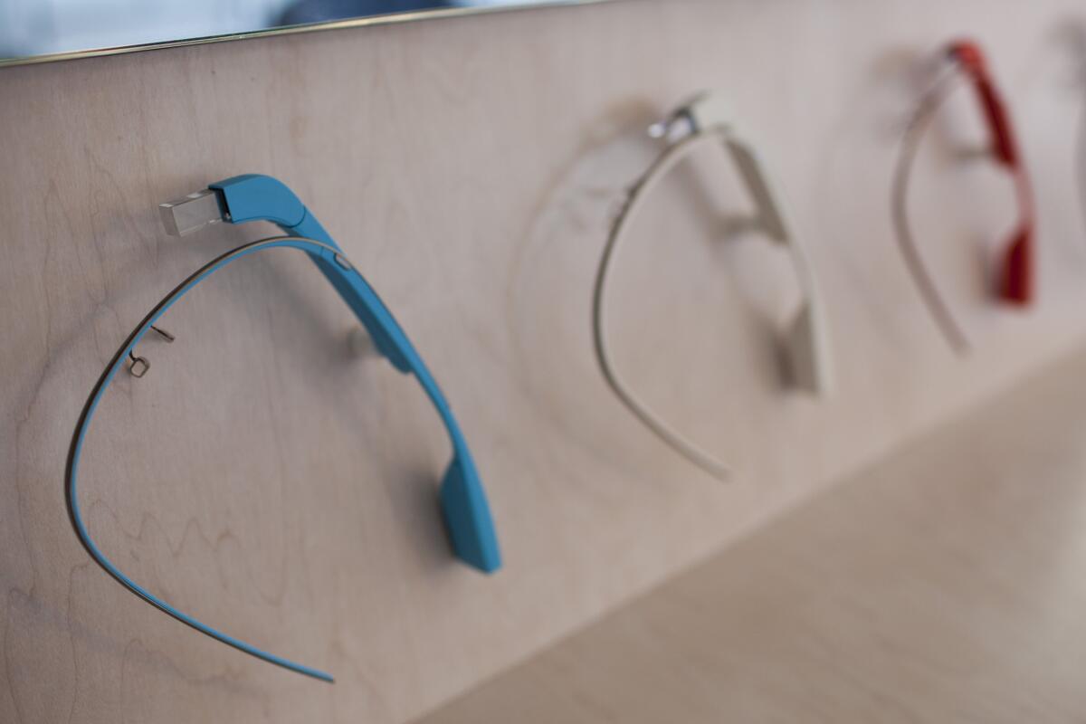 A Google Glass display shows the available colors.