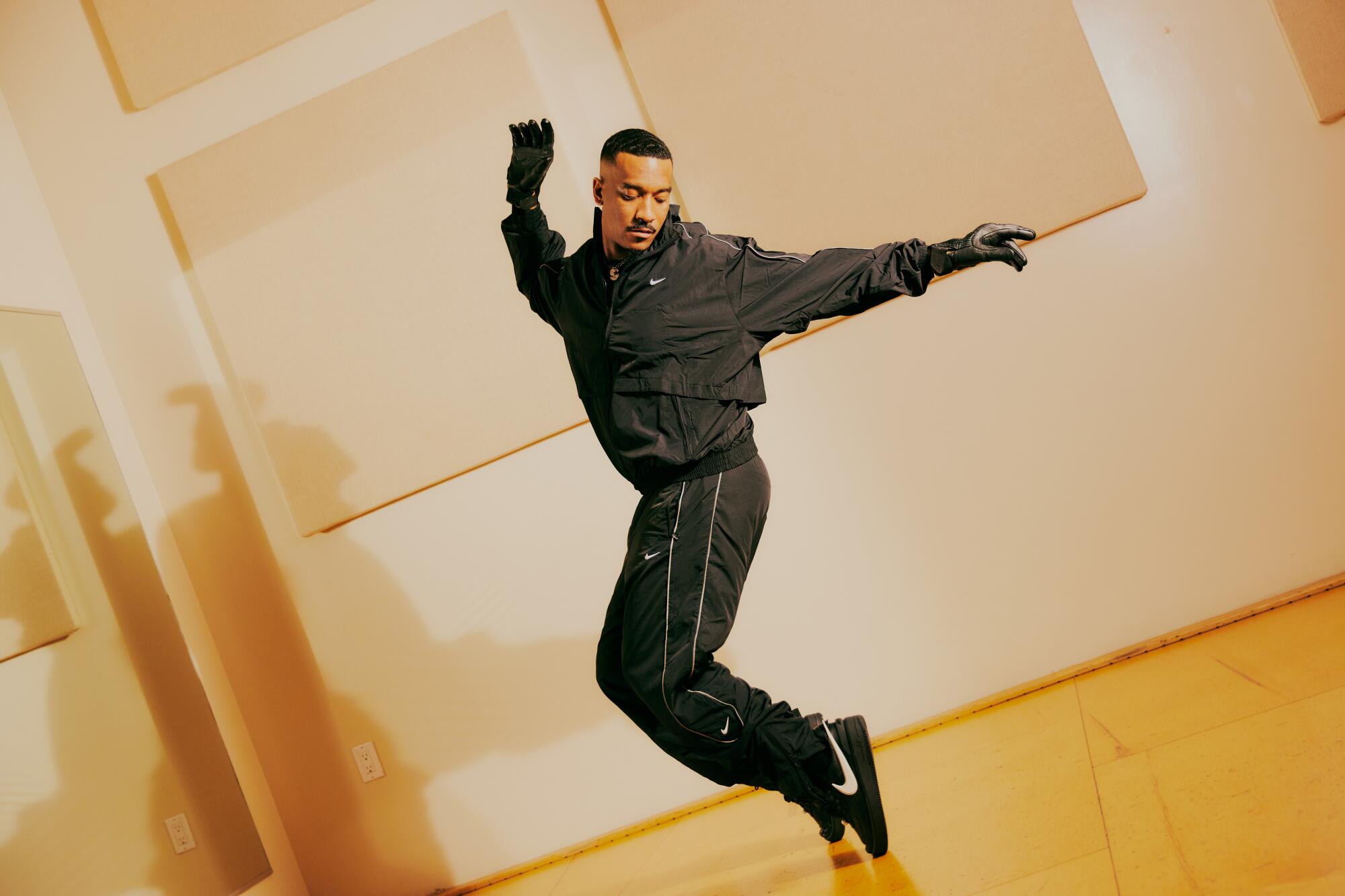 A dancer on his toes in a rehearsal room