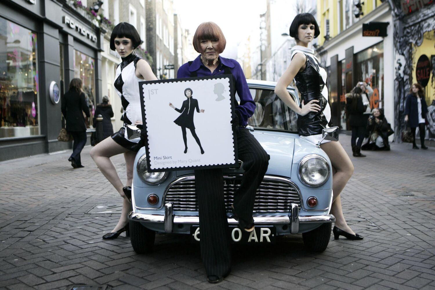 Mary Quant, fashion designer who dressed up the Swinging '60s, dies at 93