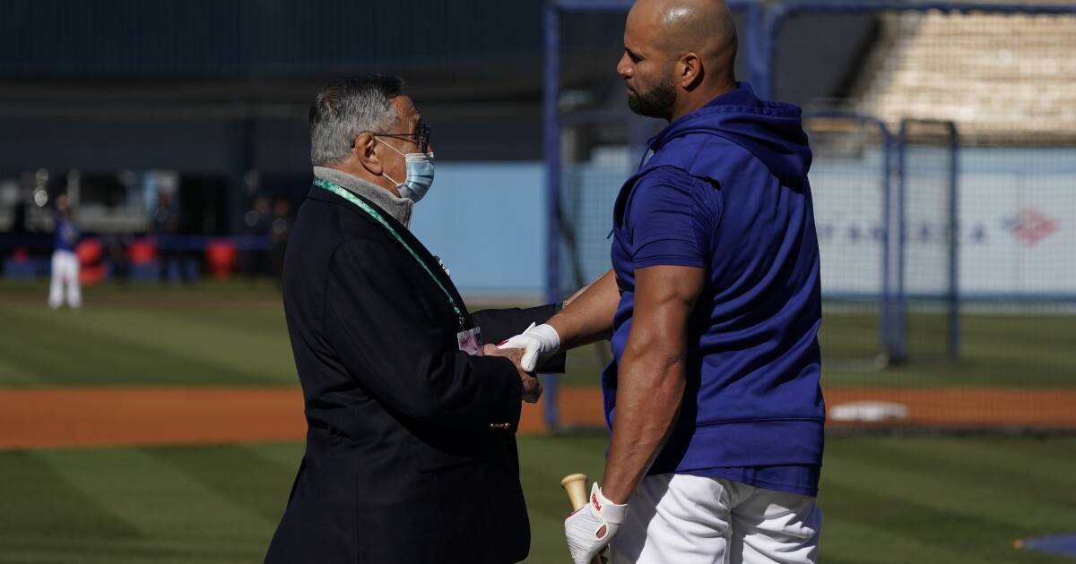 Jaime Garen, Charlie Steiner entre los presentadores de los Dodgers para dar positivo por COVID Jaime Garen, Charlie Steiner entre los presentadores de los Dodgers para dar positivo por COVID