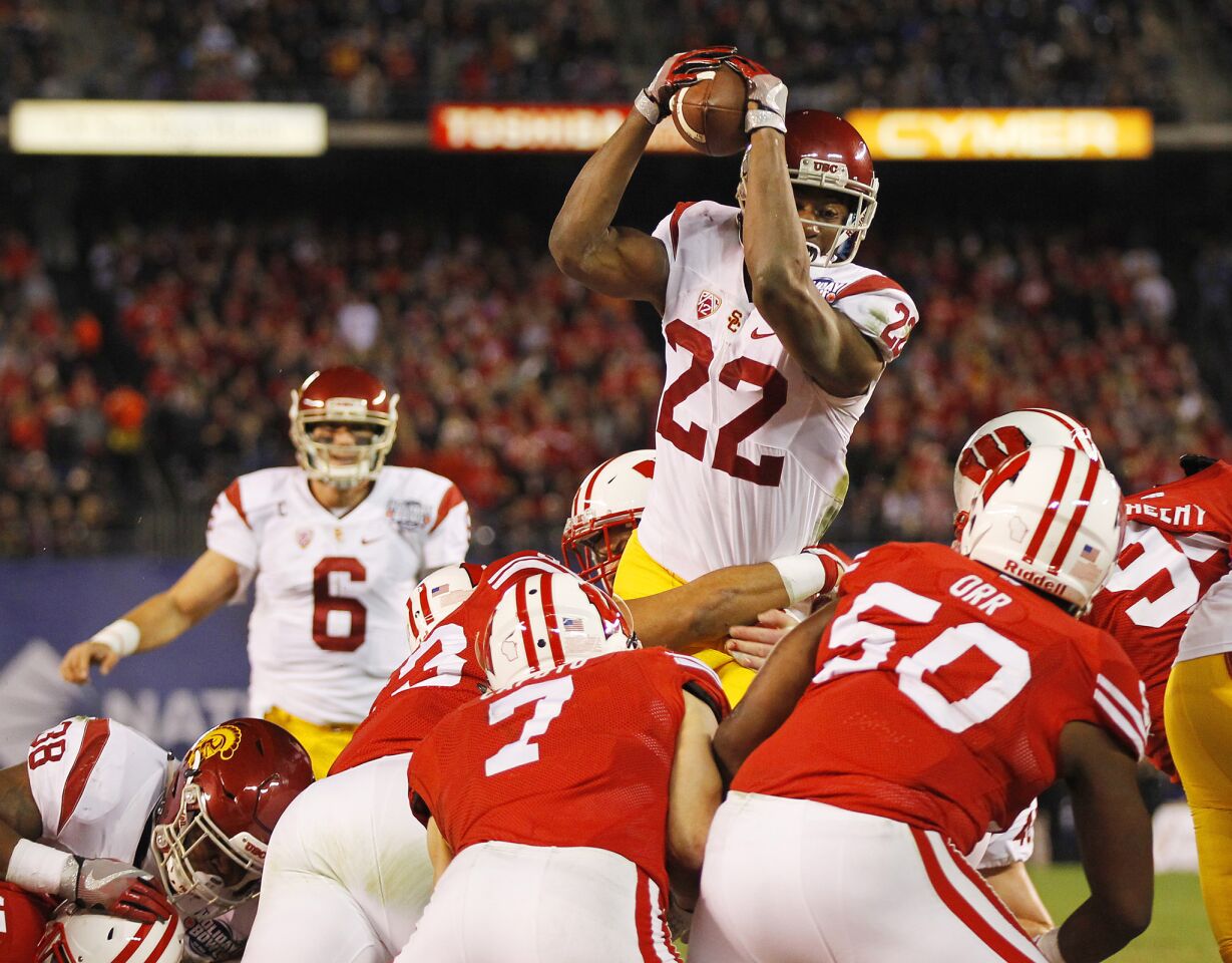 USC running back Justin Davis dives in for a one-yard touchdown against Wisconsin in the second quarter.