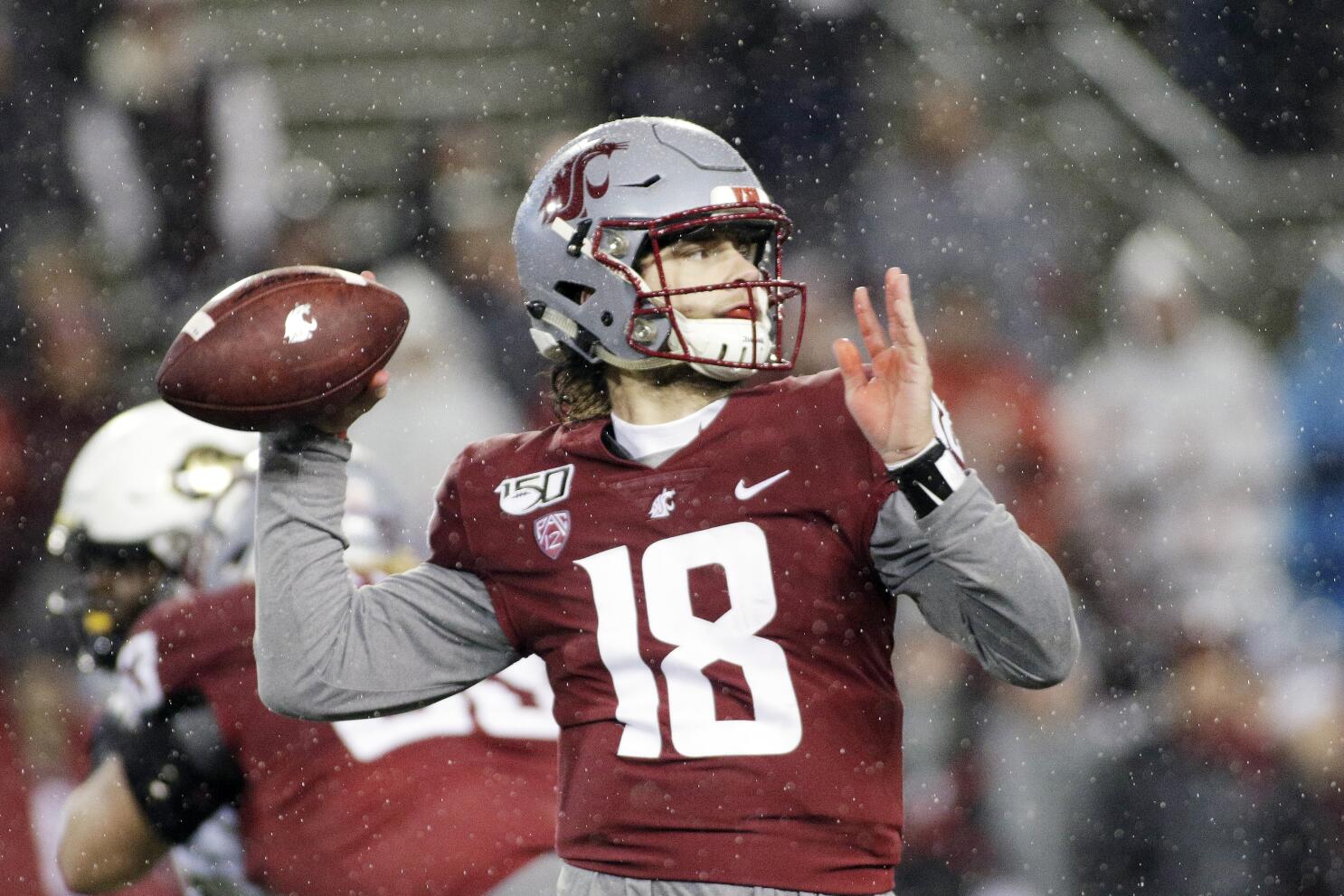 Anthony Gordon of the Washington State Cougars looks to throw the  Washington  state football, College football uniforms, Washington state cougars