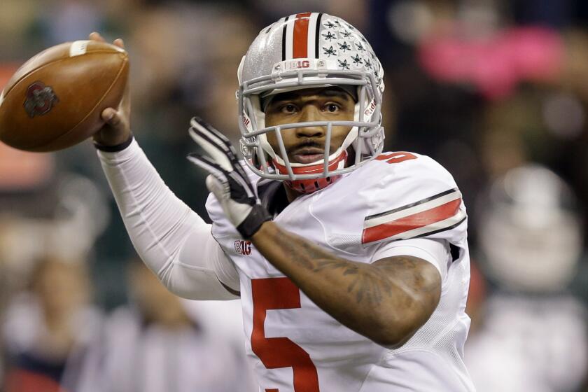 Ohio State quarterback Braxton Miller reportedly injured his shoulder in practice Monday.