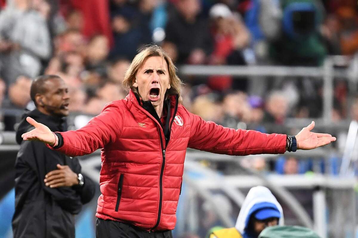 Peru's coach Ricardo Gareca gestures from the sidelines during the Russia 2018 World Cup Group C football match between France and Peru at the Ekaterinburg Arena in Ekaterinburg on June 21, 2018. /