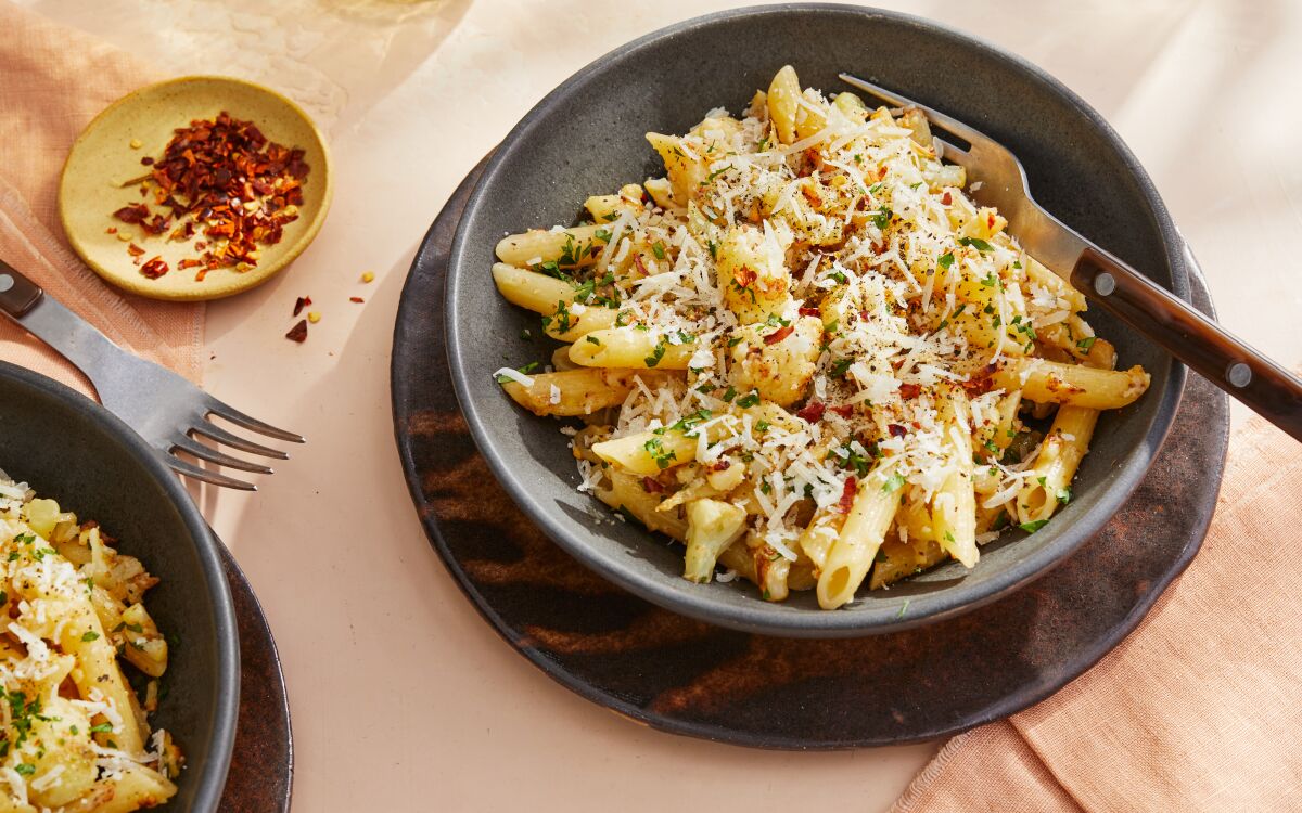 Penne with Caramelized Cauliflower, Garlic and Chile Recipe - Los Angeles  Times