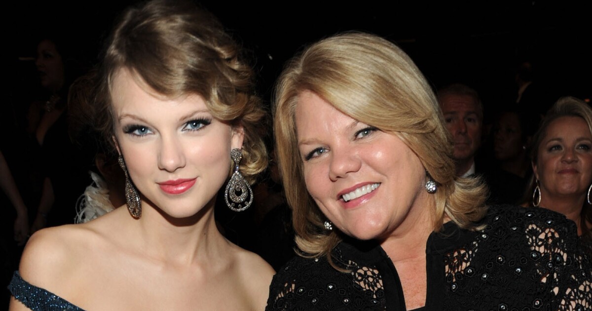Andrea Swift Taylors Mom Gets Rock Star Welcome In La Los