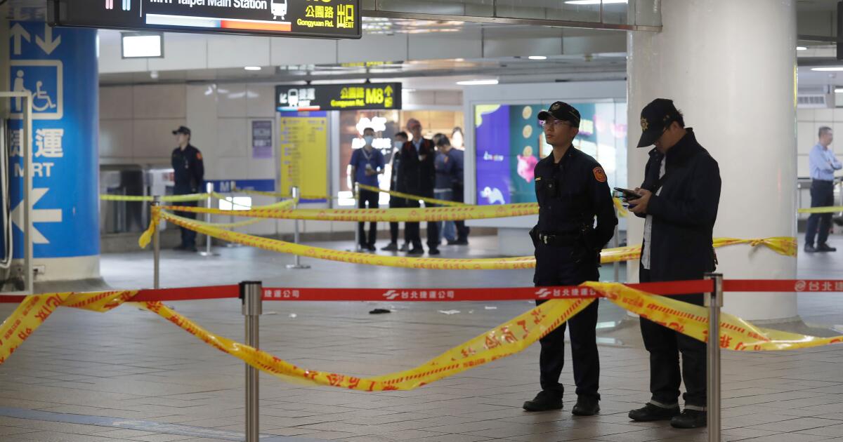 As autoridades de Taiwan afirmam que os agressores planejaram um ataque que resultou na morte de 3 pessoas e no ferimento de outras 11 As autoridades de Taiwan afirmam que os agressores planejaram um ataque que resultou na morte de 3 pessoas e no ferimento de outras 11