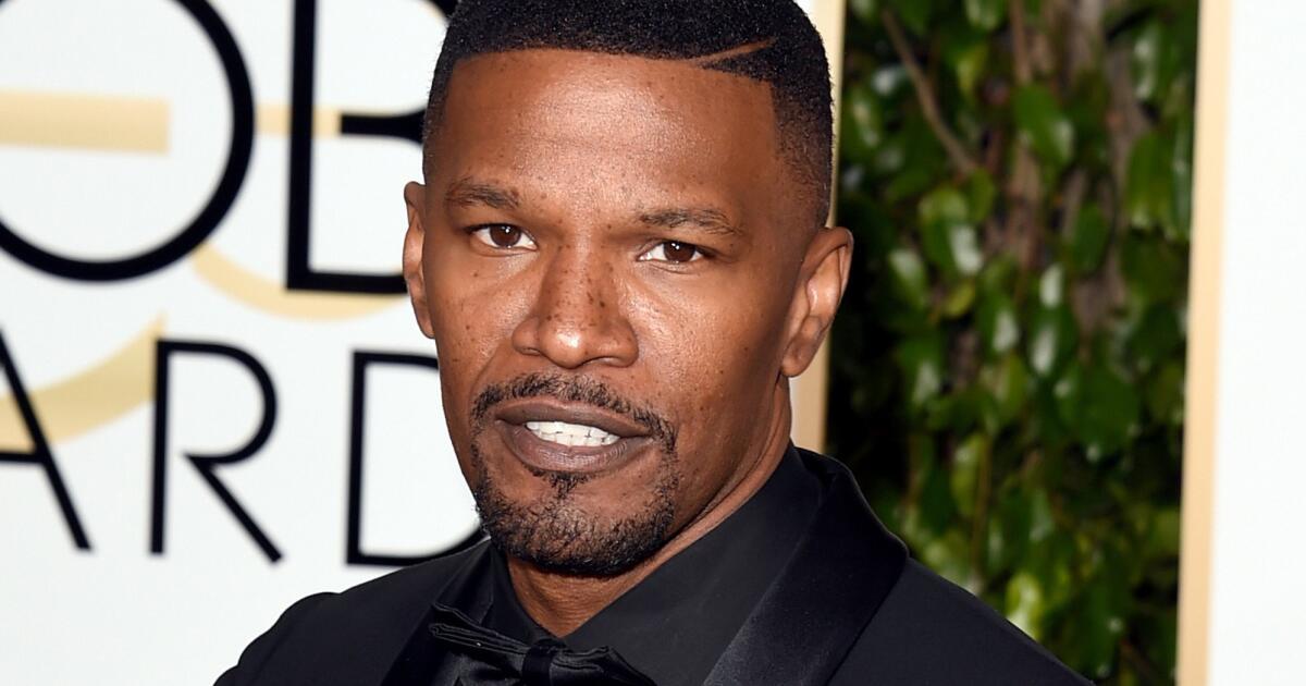 Jamie Foxx Saves Man From Burning Car Los Angeles Times 