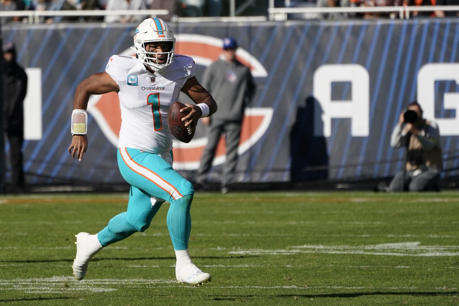 Miami Dolphins offense runs through the defense of the Cleveland Browns, November  13, 2022 