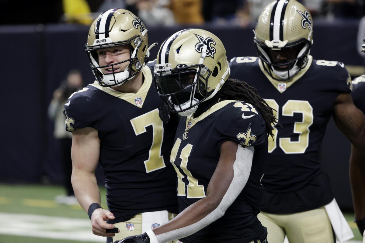 Saints expect to be 'peeking' at scoreboard against Falcons - The San Diego  Union-Tribune