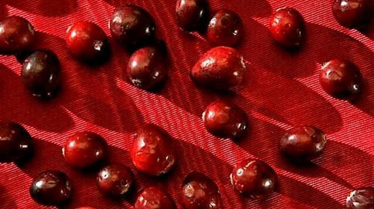Simmered in a sauce entriched with Port, starring in a tart or stirred into an aperitif, cranberries brilliant hue stays true.