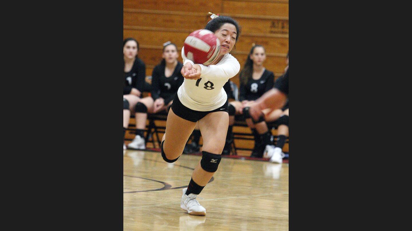 Photo Gallery: La Cañada vs. Glendale in non-league girls' volleyball