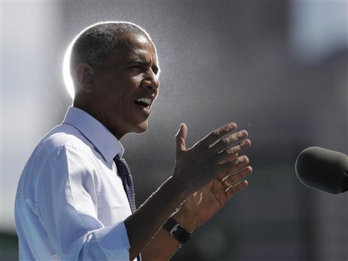 El presidente de EEUU, Barack Obama, reivindicó hoy a los indocumentados como estadounidenses "a todos los niveles, excepto por un pedazo de papel" en la proclamación del Mes de la Herencia Hispana, que se extenderá hasta el 15 de octubre.
