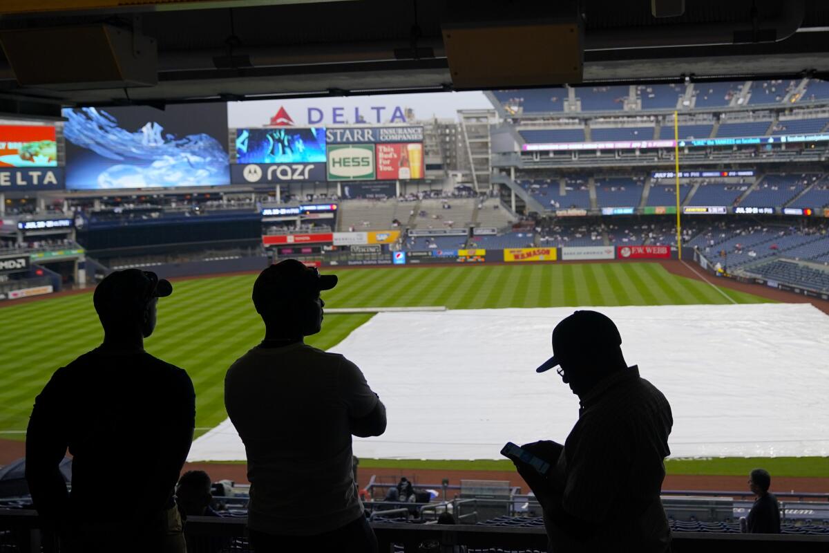 Yankees' Clint Frazier goes on injured list with vertigo