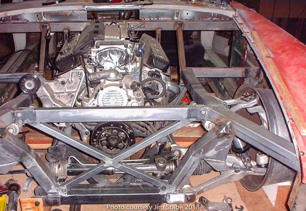 Front suspension & V8 engine