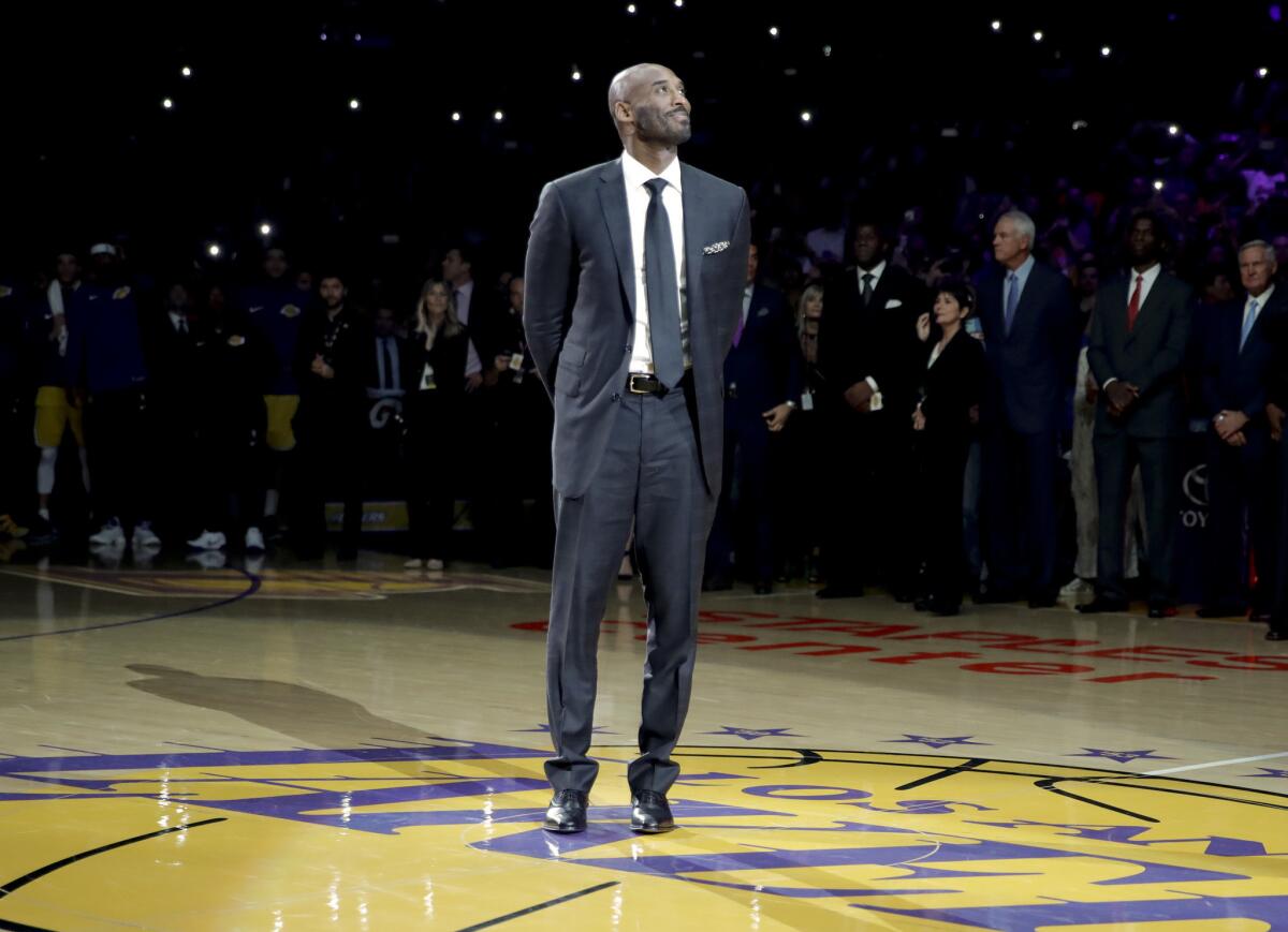 En esta foto del 18 de diciembre del 2017, el exescolta de los Lakers de Los Angeles Kobe Bryant durante una ceremonia en Los Angeles.