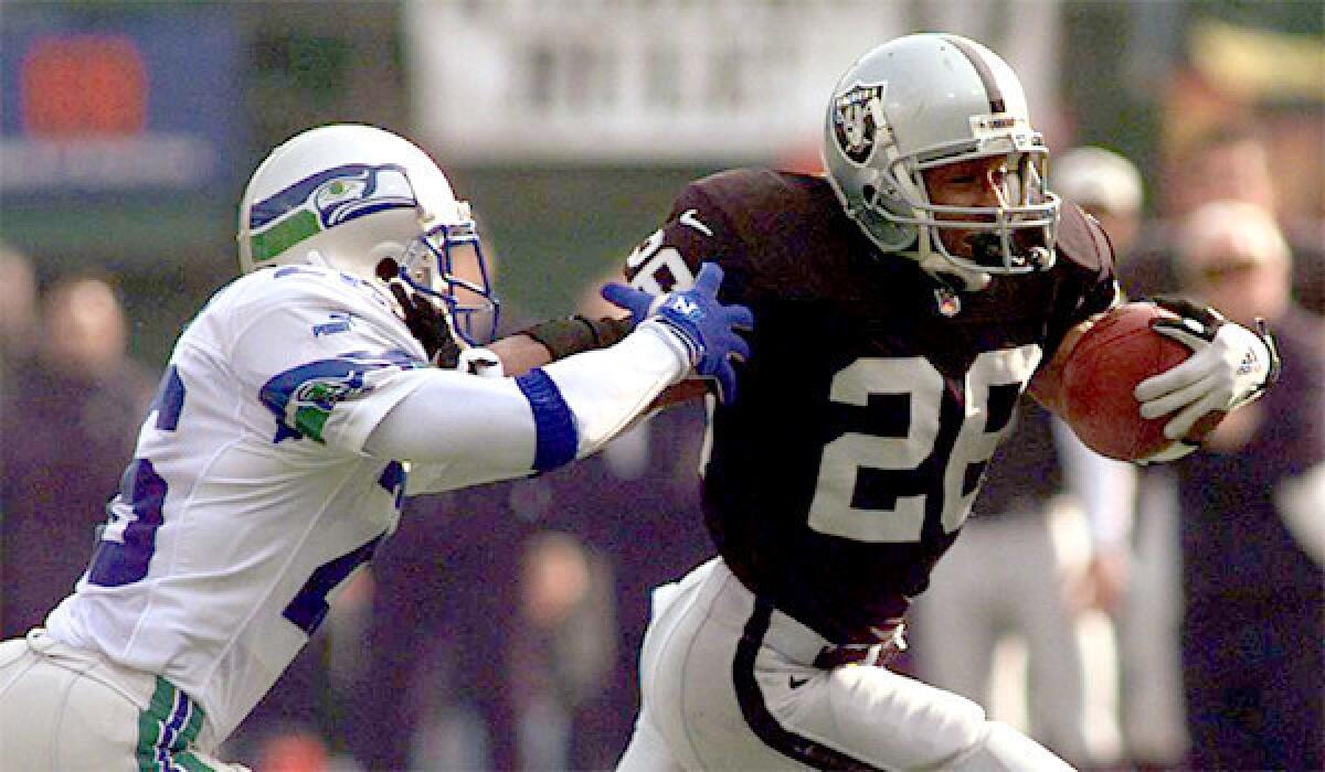 Former Oakland Raiders running back Napoleon Kaufman will take over the coaching duties Oakland Bishop O'Dowd football team.