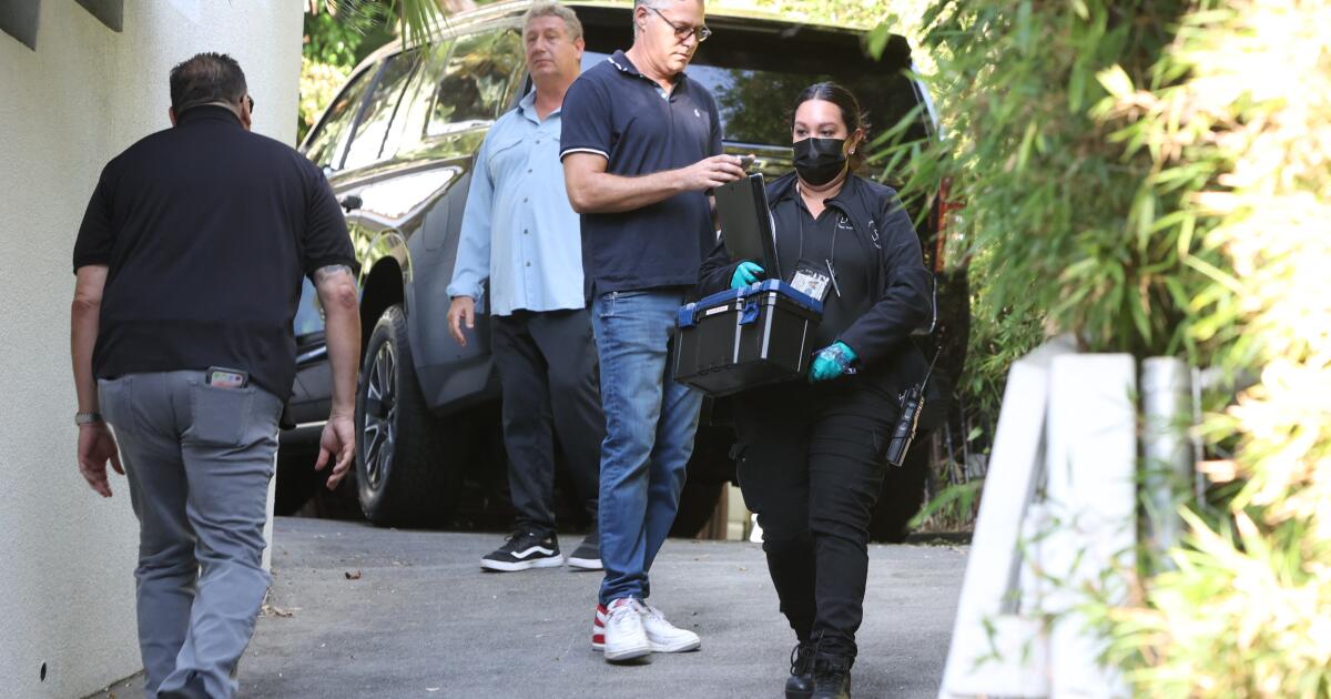 4 arrested in break-in at Brad Pitt’s house, sources say 4 arrested in break-in at Brad Pitt’s house, sources say