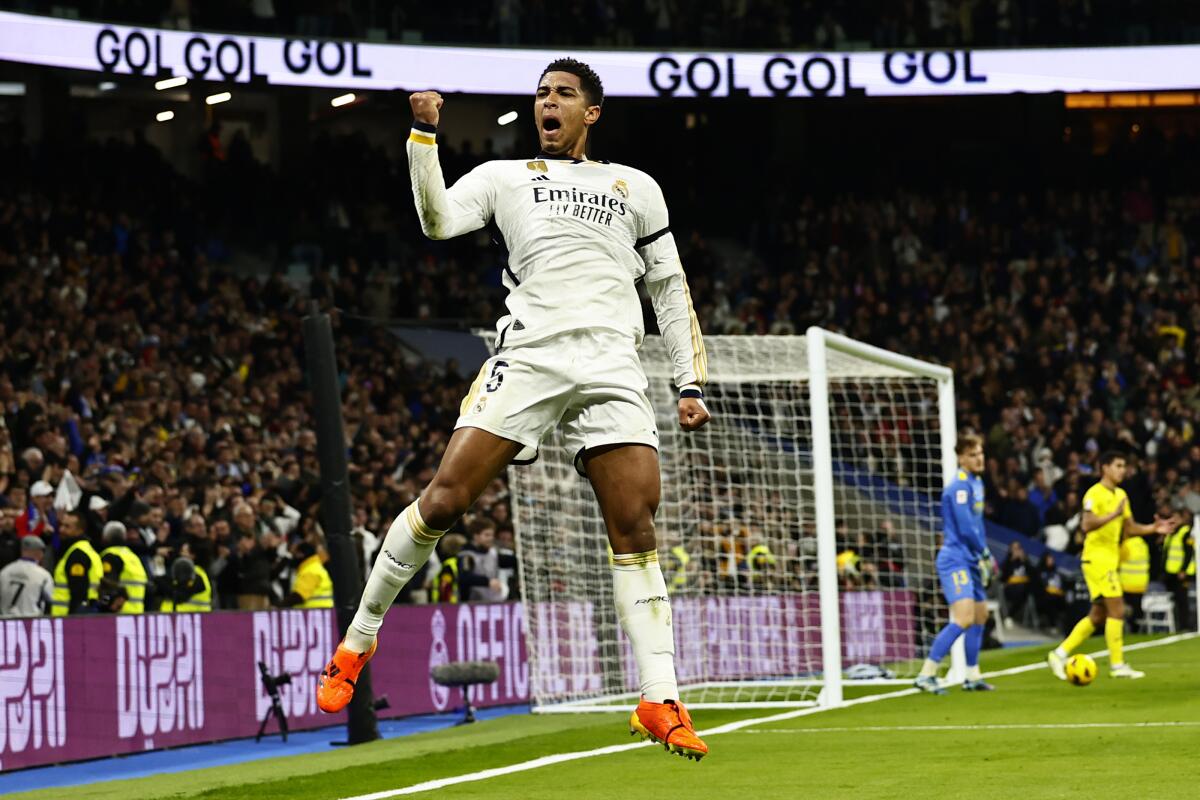 Real Madrid golea al Villarreal y se acuesta como líder en España. Alaba  sufre grave lesión - Los Angeles Times
