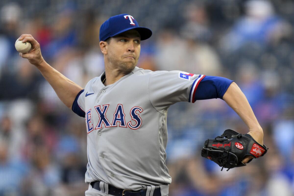 Jacob deGrom exits with wrist injury in Rangers' win over Royals