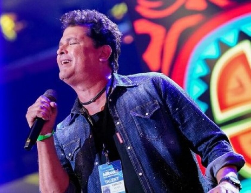 El colombiano Carlos Vives durante su acto en la ceremonia.