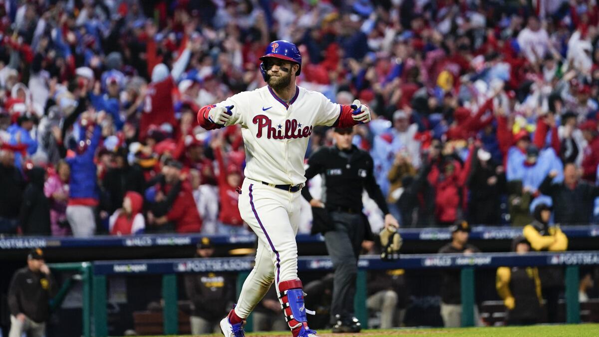 Phillies' Rally for Red October gets fans hyped for Game 2 vs. Braves