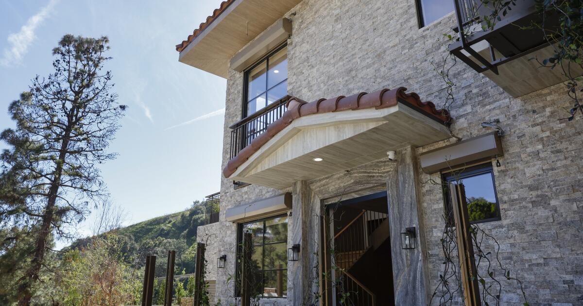 Can fire-resistant homes be sexy? 'You be the judge,' says this Palisades architect Can fire-resistant homes be sexy? 'You be the judge,' says this Palisades architect