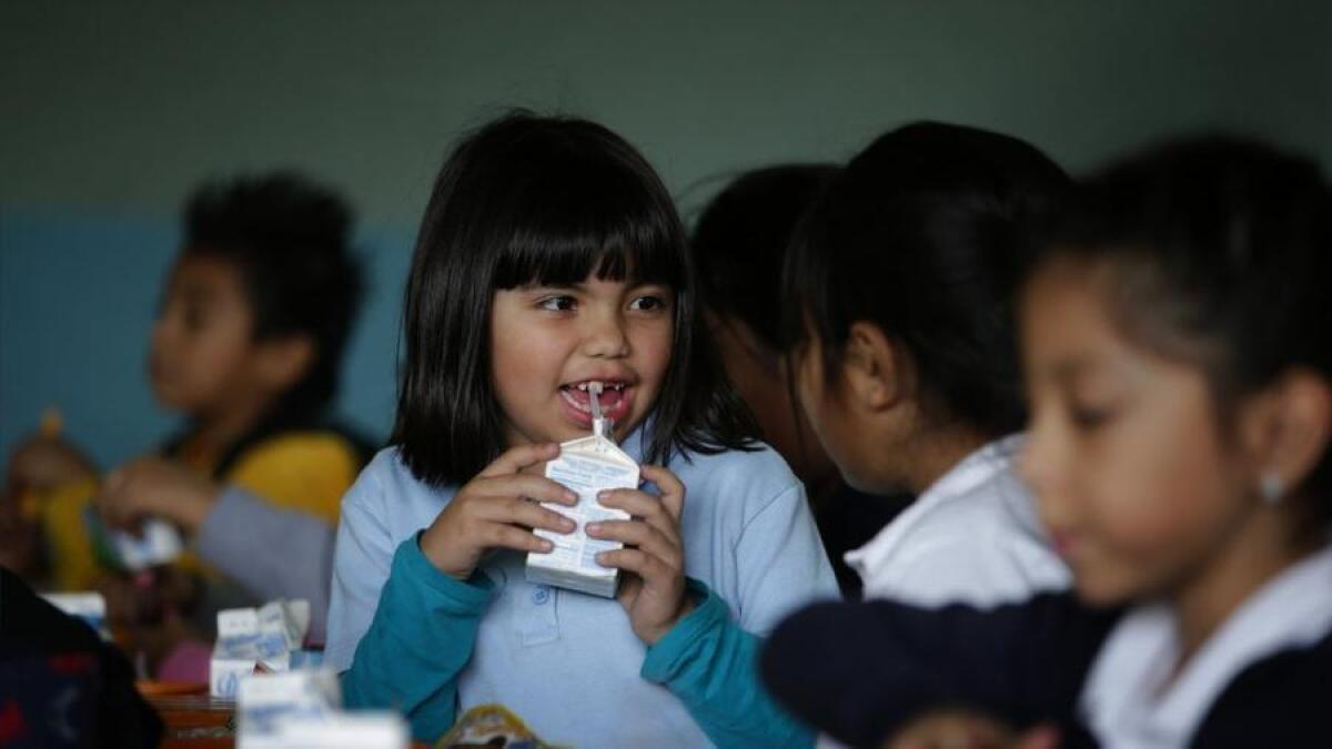 Entre más tiempo tengan los niños para comer su almuerzo, comerán más frutas, vegetales y leche, esto de acuerdo a un nuevo estudio publicado recientemente.