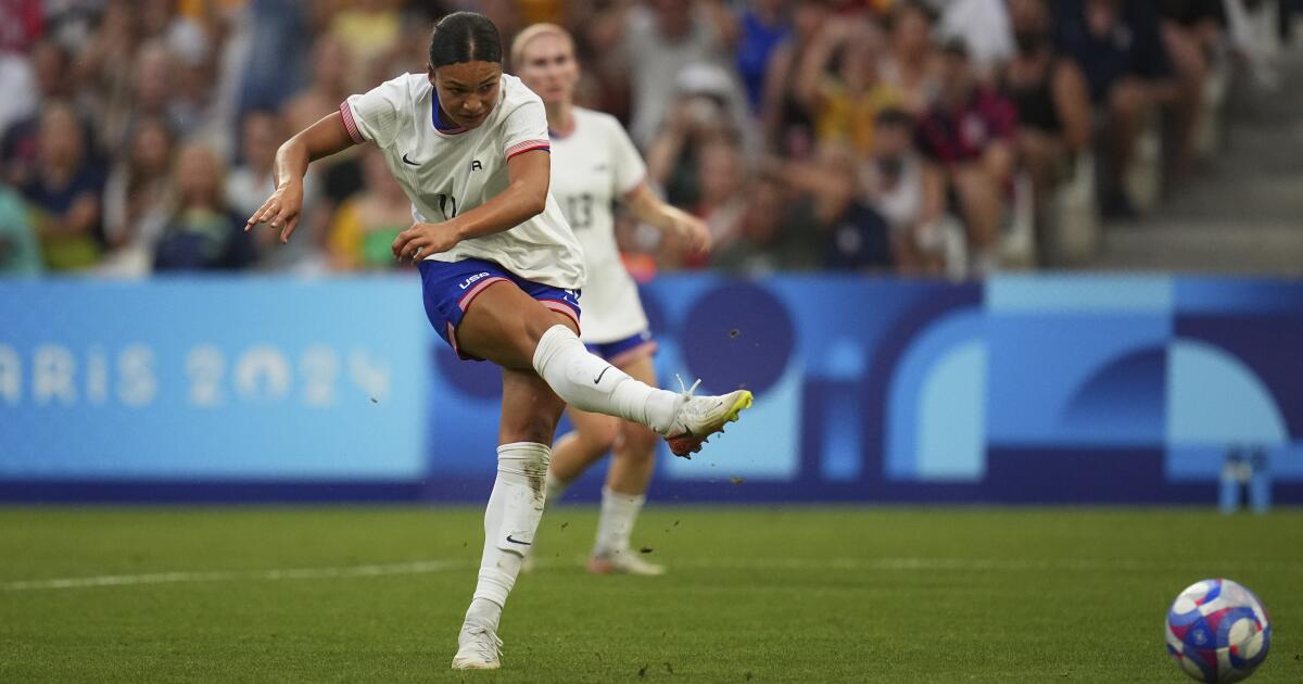 Juegos Olímpicos de París: la selección nacional femenina de Estados Unidos comienza con fuerza su camino hacia el oro