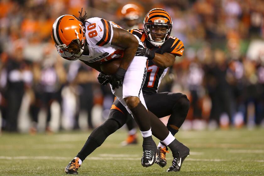 Cleveland receiver Dwayne Bowe makes a reception in front of Cincinnati cornerback Darqueze Dennard during a game on Nov. 5.