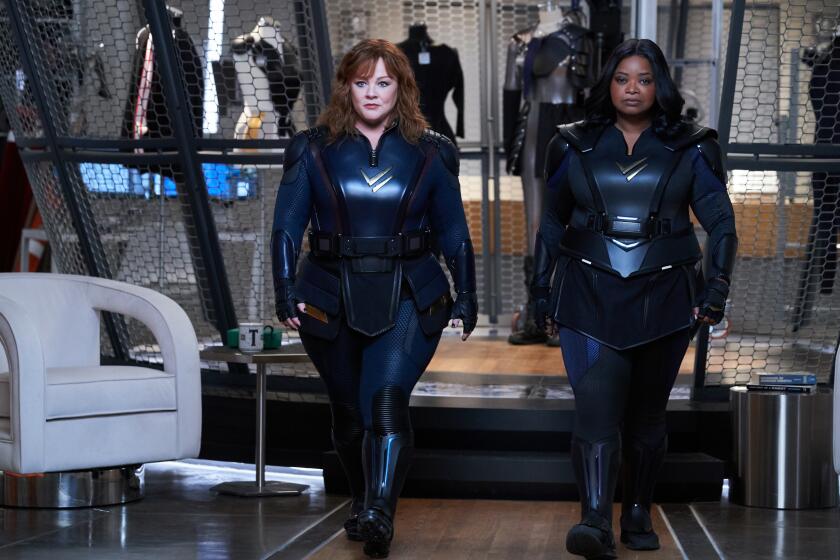 Melissa McCarthy (izq.) y Octavia Spencer en una escena de “Thunder Force”.