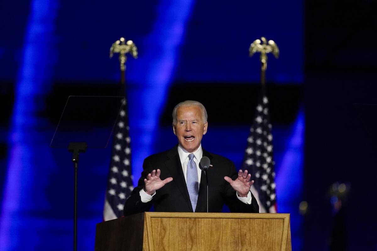 El presidente electo Joe Biden pronuncia su discurso de victoria el sábado.