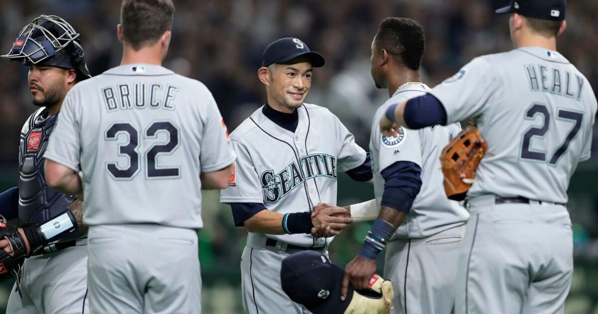 Did Team Japan players hold up Ichiro Suzuki's jersey? Exploring
