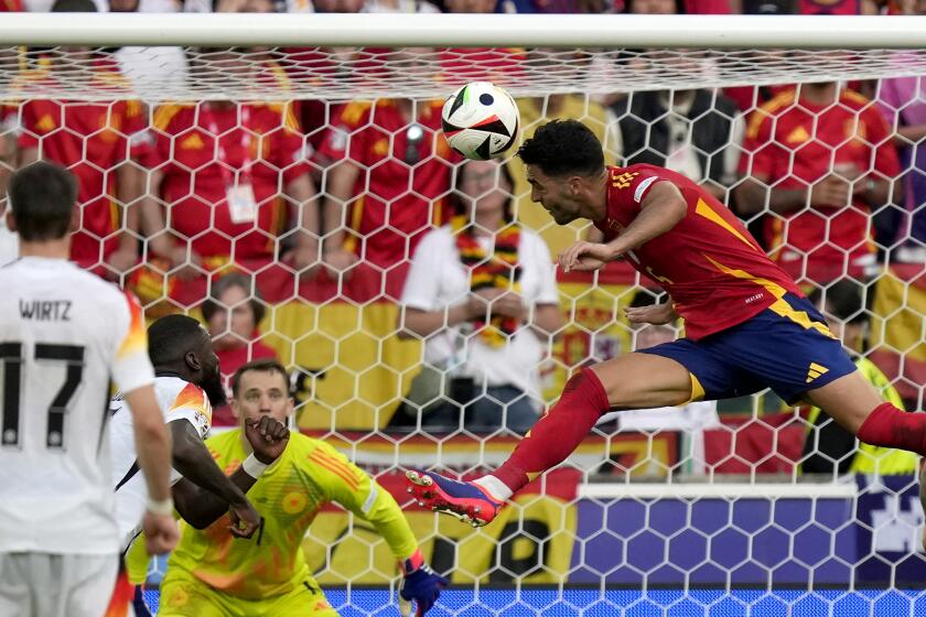 Mikel Merino anota el tanto del triunfo de Espa?a en la prórroga del partido de cuartos de final ante Alemania, el viernes 5 de julio de 2024, en Stuttgart (AP Foto/Ariel Schalit)