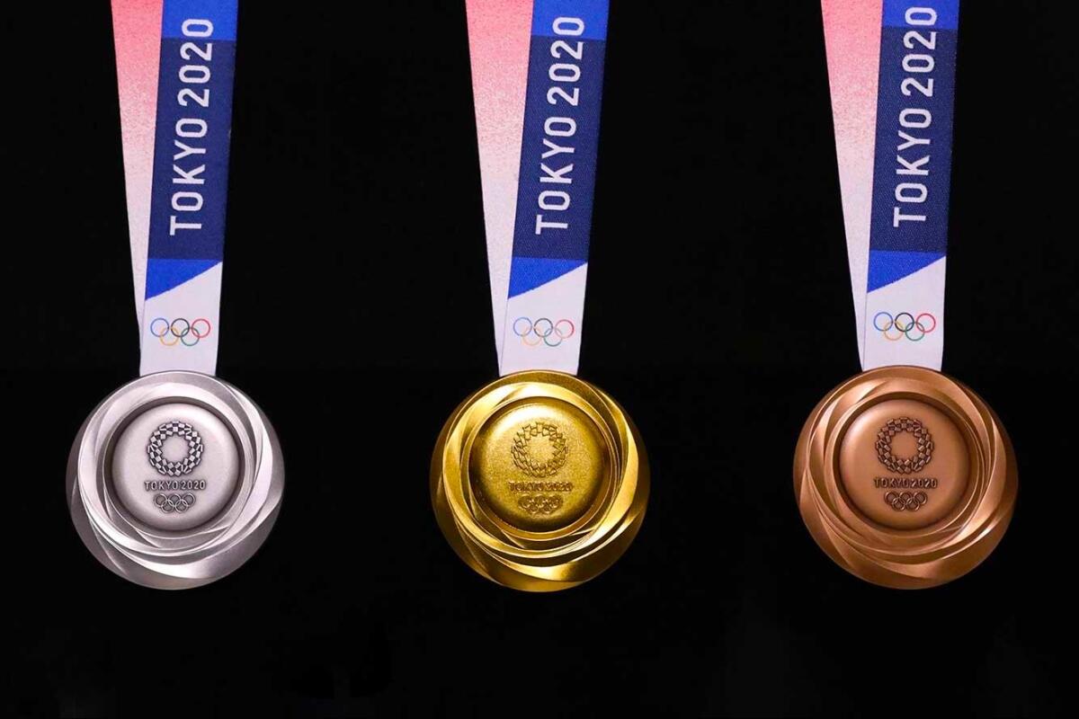 Las medallas de plata, oro y bronce de los Juegos Olímpicos de Tokio 2020.
