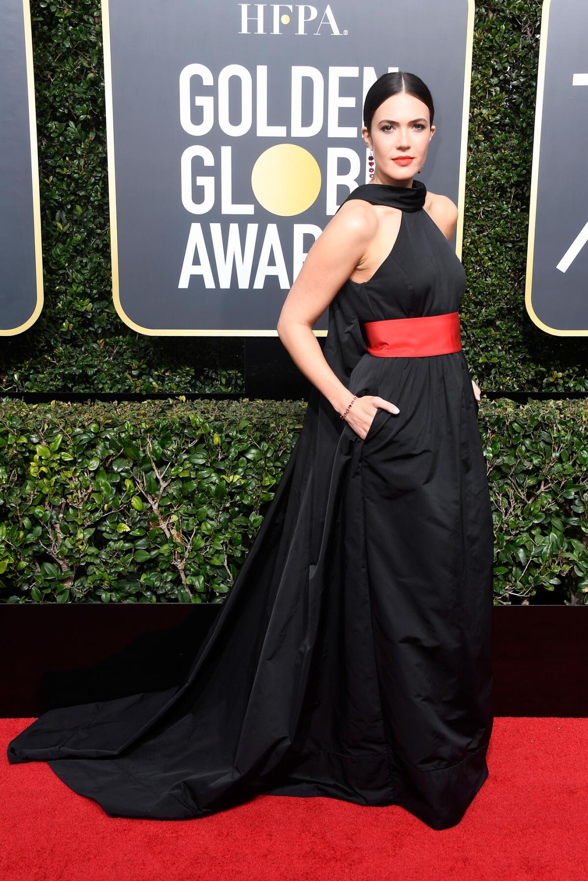 Mandy Moore in Rosie Assoulin at the 2018 Golden Globe Awards in Beverly Hills.