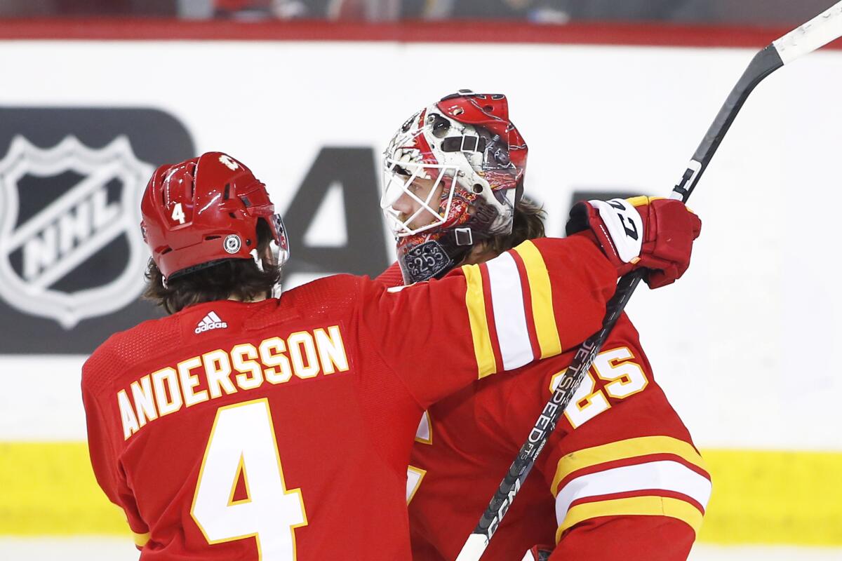 Calgary Flames Extend Or Sell: Elias Lindholm