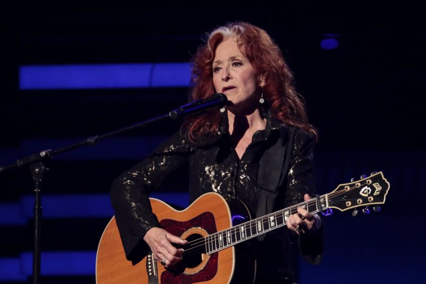LOS ANGELES, CA - January 26, 2020: Bonnie Raitt performs at the 62nd GRAMMY Awards at STAPLES Center in Los Angeles, CA. (Robert Gauthier / Los Angeles Times)