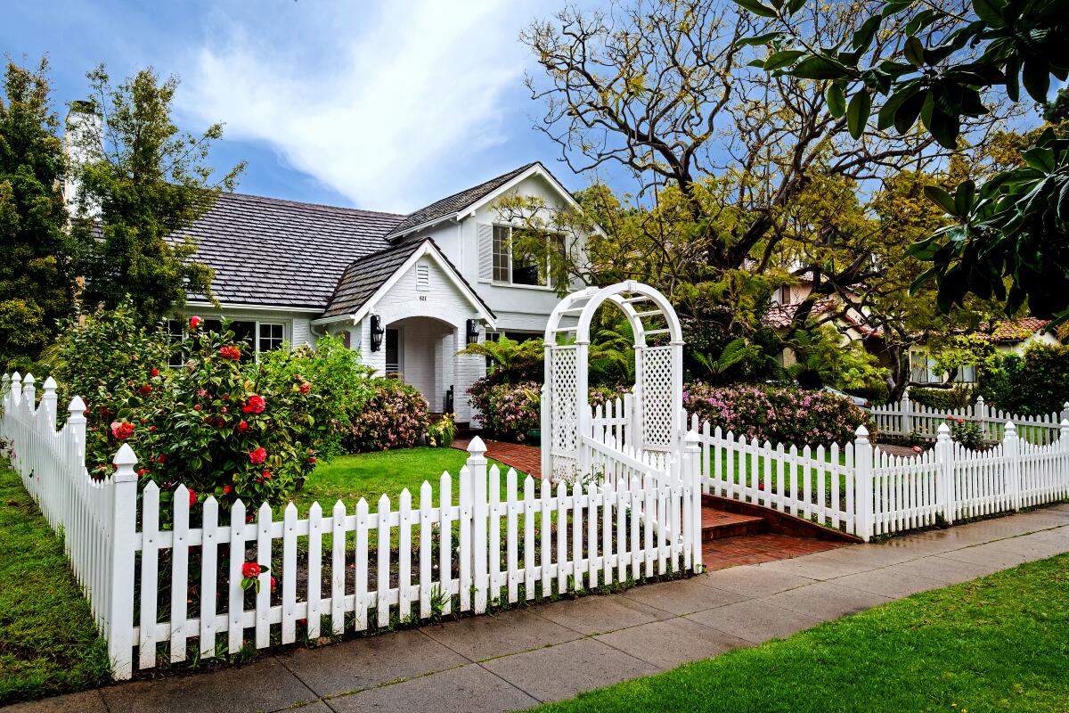 Lou Ferrigno, who starred in the "Incredible Hulk" television show, has sold his quaint Santa Monica home.