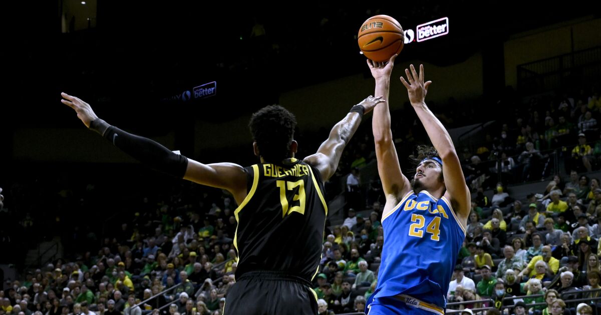 Jaime Jaquez Jr.’s clutch game leads No. 7 UCLA past Oregon to extend its Pac-12 lead