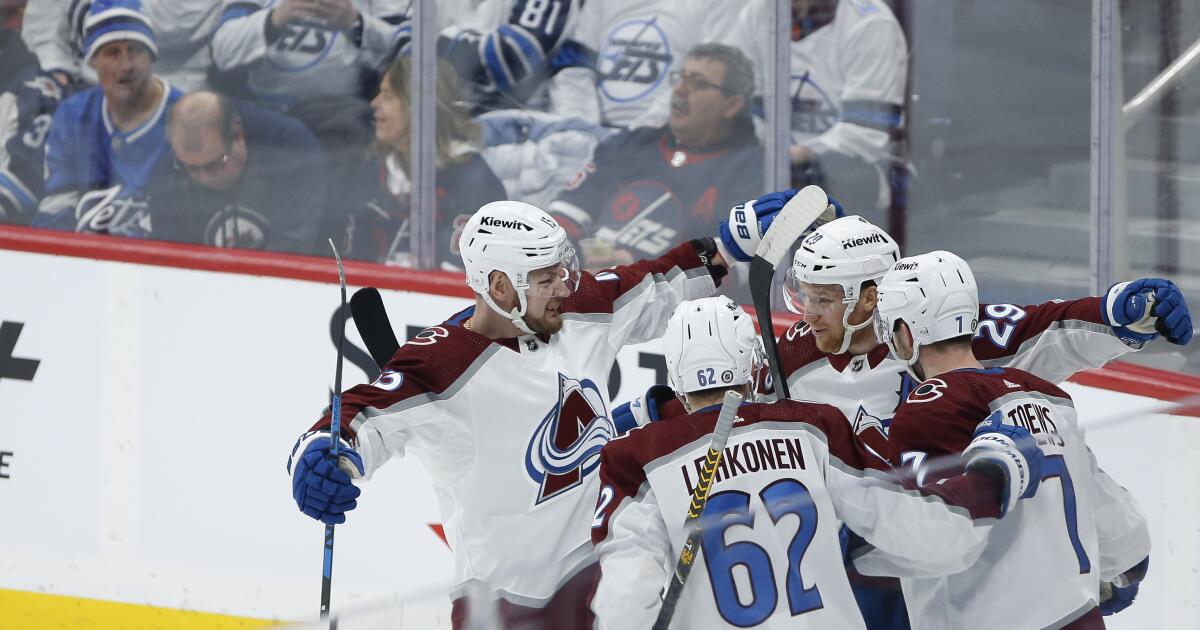 Jets get rolled 5-1 at home by Avalanche