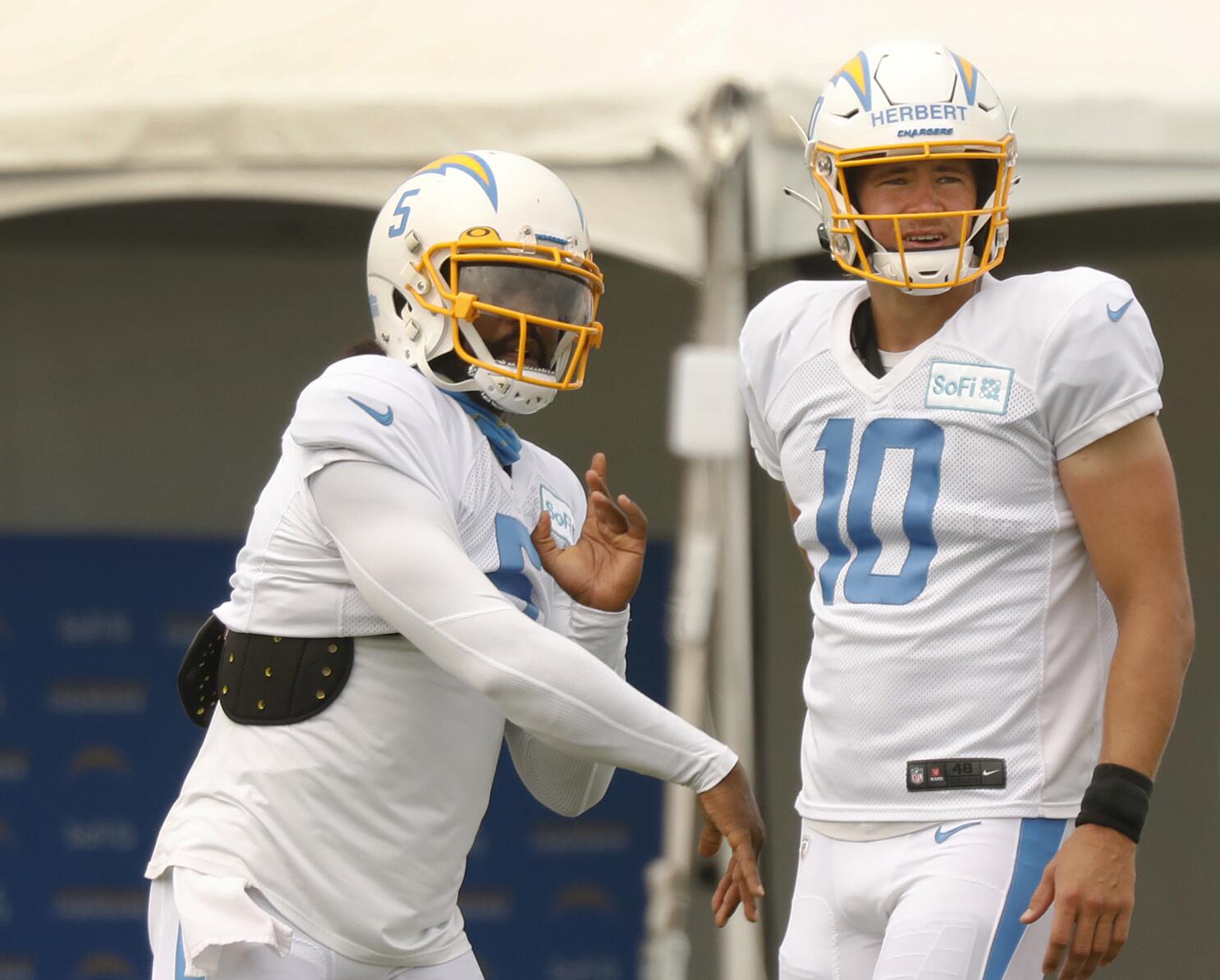 Chargers QB Justin Herbert learning how to play through rib injury – Orange  County Register