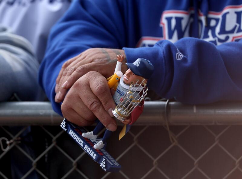 Camelback Ranch, Phoenix, AZ'deki Dodgers bahar antrenmanındaki hayranlar
