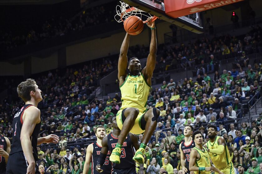 Oregon center N'Faly Dante (1) dunks against Utah during the first half of an NCAA college basketball game Saturday, Jan. 28, 2023, in Eugene, Ore. (AP Photo/Andy Nelson)