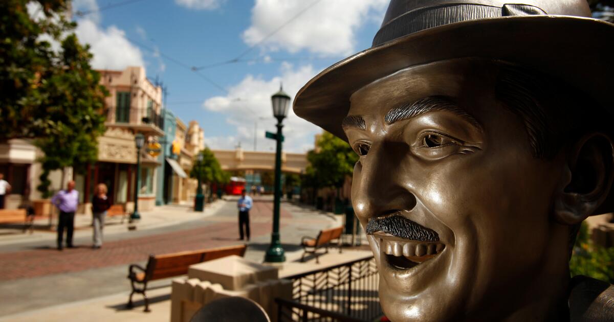 Quatro funcionários da Disneylândia foram transportados para o hospital em condições perigosas no parque