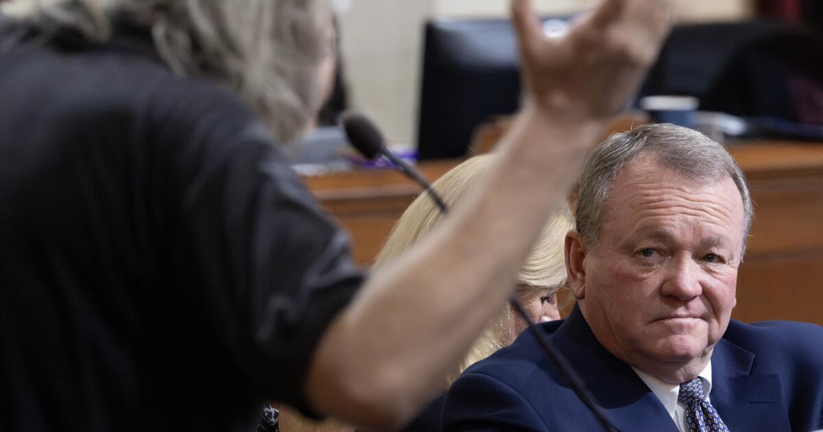 Los Angeles'ın yeni polis şefi “sadece” 450.000 dolar kazanacak. Ona teşekkür ediyor muyuz?