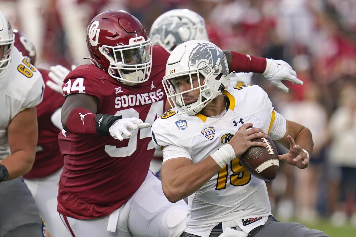 Oklahoma defensive lineman Isaiah Coe pressures Kent State quarterback Collin Schlee during a game.