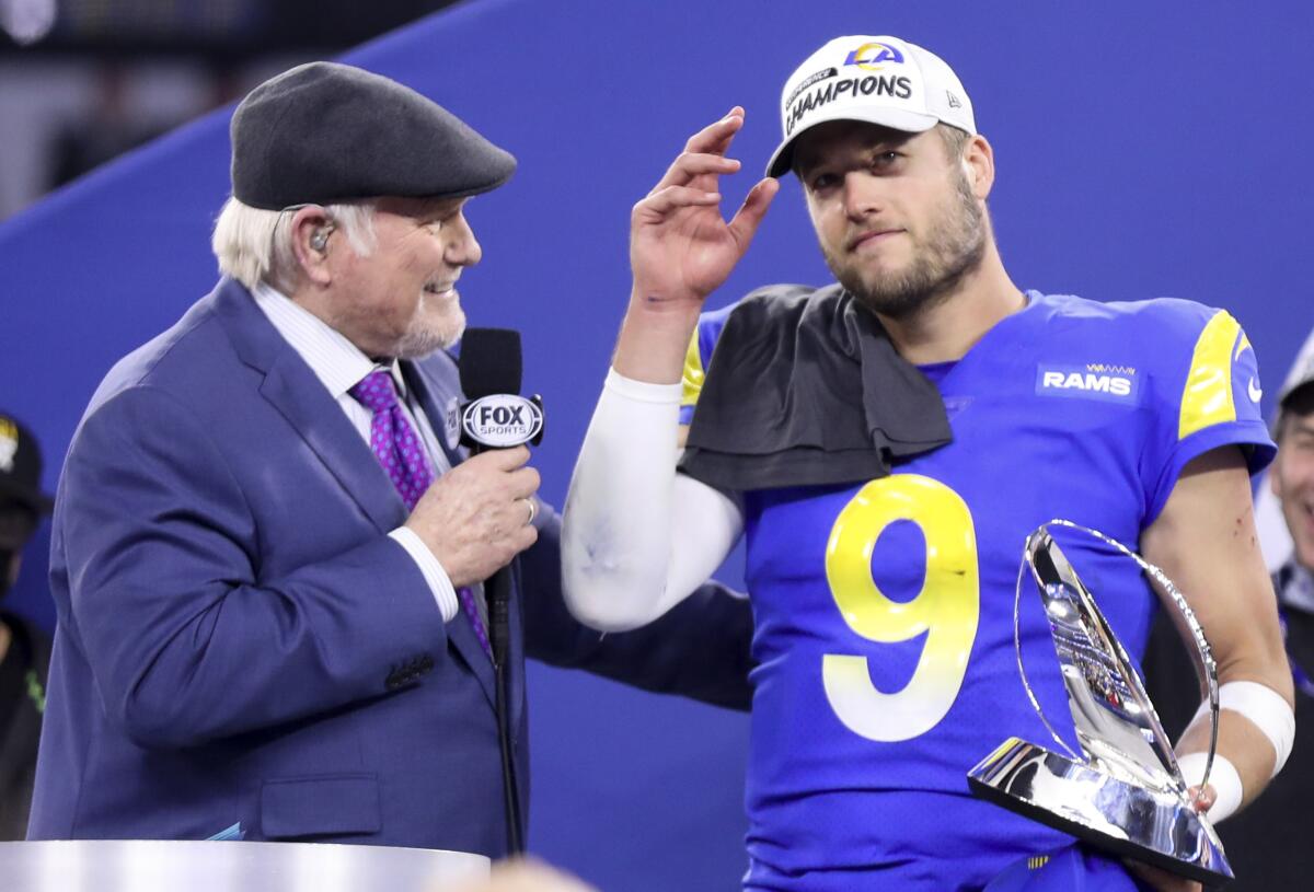 Rams quarterback Matthew Stafford (9) talks with Terry Bradshaw after defeating the San Francisco 49ers